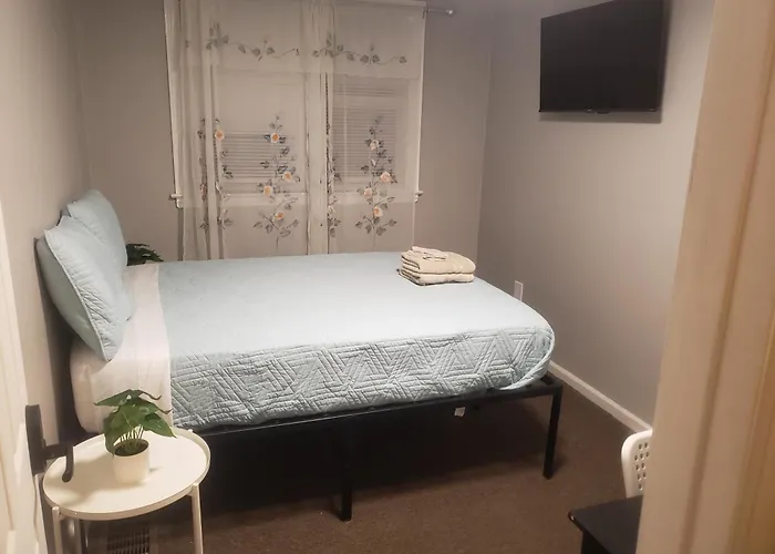 Orchard Room By The Airport